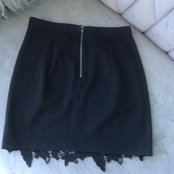 Lace front mini skirt - Picture 2 of 2